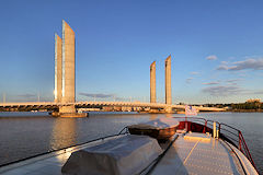 Bordeaux croisières Marco Polo devant le pont Chaban Delmas | Photo Bernard Tocheport