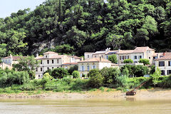 Croisières Marco Polo village en bord de Garonne | Photo Bernard Tocheport