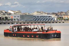 Bateau naviguant sur la Garonne -  photo 33-bordeaux.com