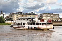 Bateau naviguant sur la Garonne -  photo 33-bordeaux.com