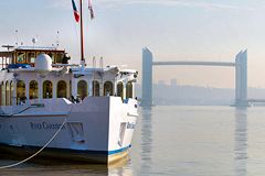 River Chanson devant pont Chaban Delmas en position haute -  photo 33-bordeaux.com