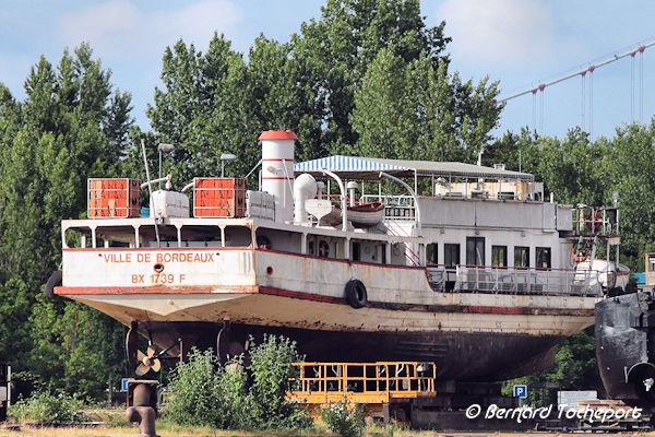 Examen du bateau Ville de Bordeaux en cale sèche  : 33-bordeaux.com