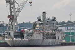 Navire la Jeanne d'Arc dans le port de Bassens -  photo 33-bordeaux.com