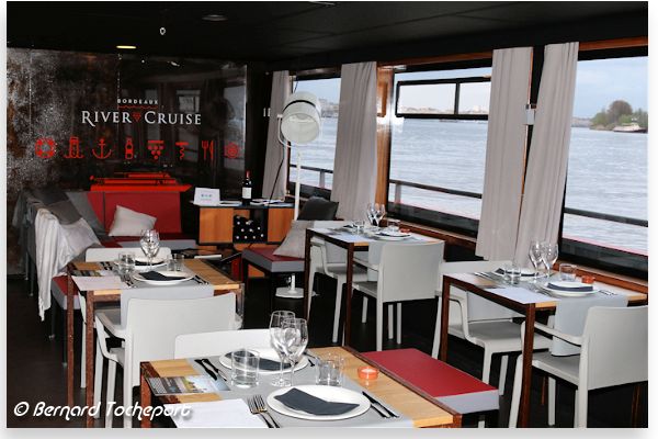 Bateau restaurant Sicambre à Bordeaux : 33-bordeaux.com