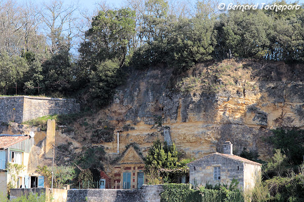 Croisière de Bordeaux à Blaye - vue sur une maison troglodyte | Photo 33-bordeaux.com