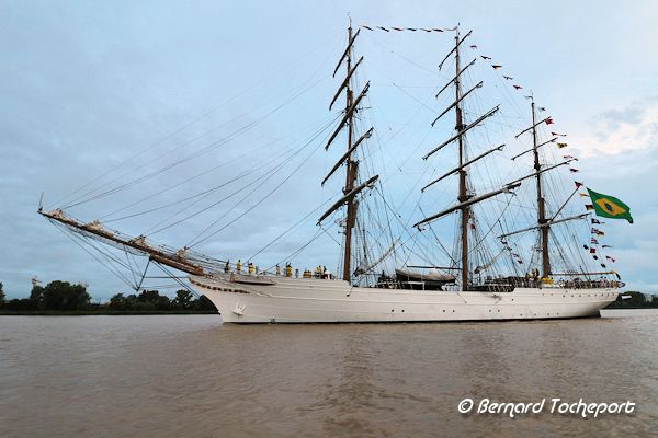 3 mats Brésilien CISNE BRANCO sur la Garonne à Bordeaux : 33-bordeaux.com