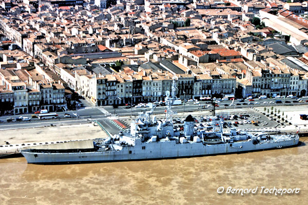 Photo aérienne du Croiseur Colbert à Bordeaux en 1999 | Photo 33-bordeaux.com