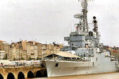 Croiseur Colbert à Bordeaux en 2002 devant le marché des Chartrons | Photo 33-bordeaux.com