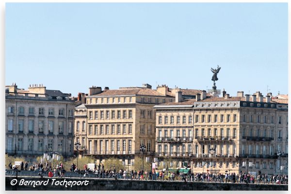 Façade des quais et  place Jean Jaurès : 33-bordeaux.com