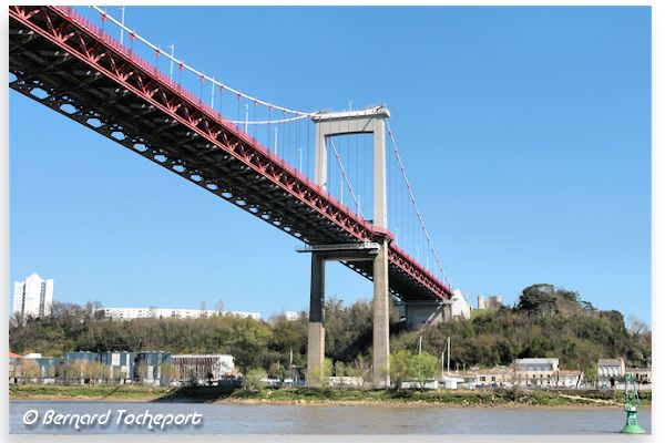 Bas de Lormont sous le pont d'Aquitaine : 33-bordeaux.com