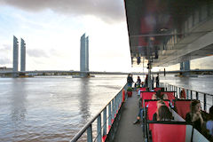 Espace passagers du Sicambre face au pont Chaban Delmas | photo 33-bordeaux.com