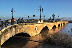 Pont de pierre et crue importante -  photo 33-bordeaux.com