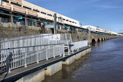 Ponton des Chartrons sur la Garonne à Bordeaux -  photo 33-bordeaux.com