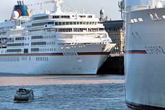 Escale EUROPA et EUROPA 2 navires de croisière à Bordeaux  -  photo 33-bordeaux.com