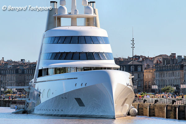 Le A yacht d'Aleksandra et Andreï Melnitchenko en escale à Bordeaux | Photo 33-bordeaux.com