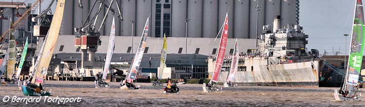 Ex Jeanne d'Arc - Q860 - entourée par les bateaux de la Solitaire du Figaro à Bordeaux