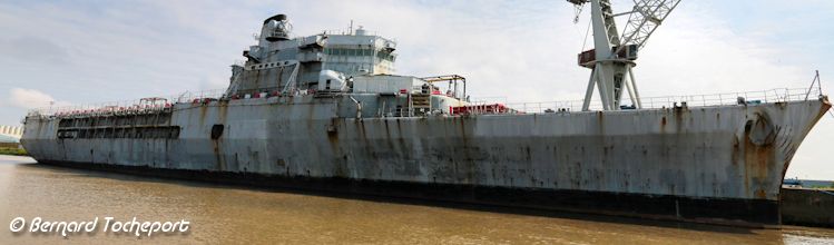 Ex porte hélicoptères Jeanne d'Arc - Coque Q860 - dans le port de Bordeaux