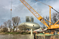 Cité du Vin à Bordeaux : mise en place du ponton |  photo 33-bordeaux.com