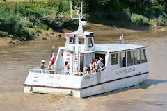 Bateau de croisières PIBAL naviguant sur la Dordogne | Photo Bernard Tocheport