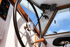 Barre du bateau PIBALcompagnie Yacht de Bordeaux | Photo Bernard Tocheport