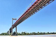 Yacht de Bordeaux Croisière Prestige passage sous le pont d'Aquitaine | Photo Bernard Tocheport