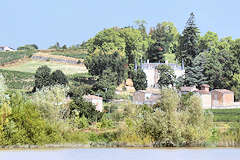 Croisière sur la Dordogne vue d'un château depuis le bateau Pibal | Photo Bernard Tocheport