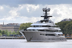 Yacht Kismet au moment de son départ de Bordeaux | Photo Bernard Tocheport