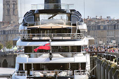 Ponts supérieurs du yacht en escale à Bordeaux | Photo Bernard Tocheport
