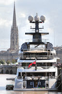 Yacht Kismet à Bordeaux face à la flèche Saint Michel | Photo Bernard Tocheport