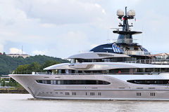 Yacht Kismet naviguant sur la Garonne à Bordeaux | Photo Bernard Tocheport