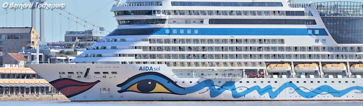 Aidasol arrivée du navire dans le port de la lune à Bordeaux | photo Bernard Tocheport