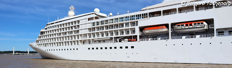 Silver Whisper navire de croisières sur la Garonne | Photo Bernard Tocheport