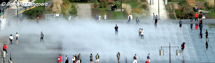 Cycle de brumes sur le miroir d'eau de Bordeaux | Photo Bernard Tocheport 