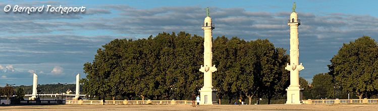 Colonnes rostrales et pont Chaban Delmas