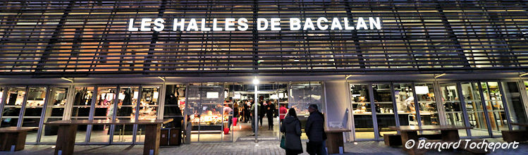 Bordeaux entrée des Halles de Bacalan le soir
