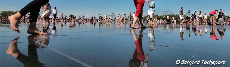 Bordeaux reflets sur la dalle du miroir d'eau | Photo Bernard Tocheport