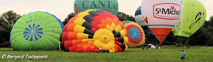 Photo panoramique gonflages de ballons aux montgolfiades de Saint Emilion 2016