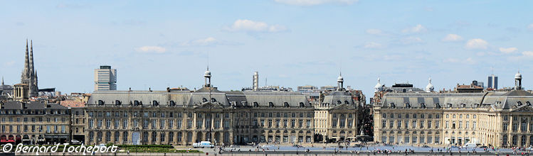 La façade des quais, la place de la bourse et le miroir d'eau | Photo Bernard Tocheport