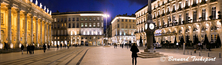 Vision panoramique de la place de la Comédie à Bordeaux