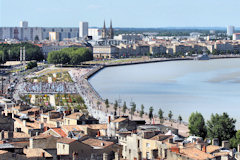 Bordeaux le jardin des lumières vu depuis la tour Saint Michel | 33-bordeaux.com