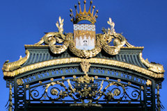 Armoiries de Bordeaux sur le portail du jardin de la Mairie | photo 33-bordeaux.com