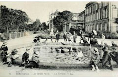 BORDEAUX ancienne carte postale : enfants au jardin public