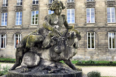 Monument Jeunesse et Chimère au Jardin public de Bordeaux | Photo Bernard Tocheport