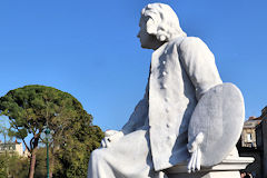 Statue Rosa Bonheur et sa palette de peintre au Jardin public de Bordeaux | Photo Bernard Tocheport