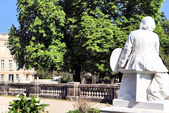 Statue de Rosa Bonheur sur la terrasse Burguet au Jardin public de Bordeaux | Photo Bernard Tocheport