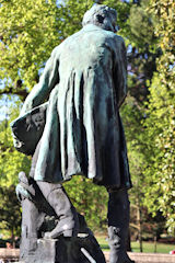 Vue de dos de la statue de Carle Vernet au Jardin public de Bordeaux | Photo Bernard Tocheport