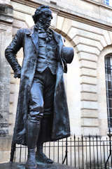 Statue du peintre Goya après restauration place du Chapelet à Bordeaux | Photo Bernard Tocheport