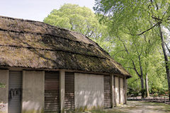 Maison du Parc Bordelais en toit de chaume | Photo Bernard Tocheport