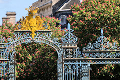 Blason de la ville de Bordeaux et portail du parc bordelais | Photo Bernard Tocheport