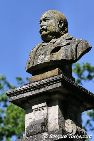 Le Buste Du N gociant Camille Godard Au Parc Bordelais Photo Bernard 